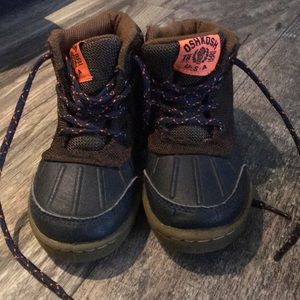 Kids Oshkosh boots size 11
